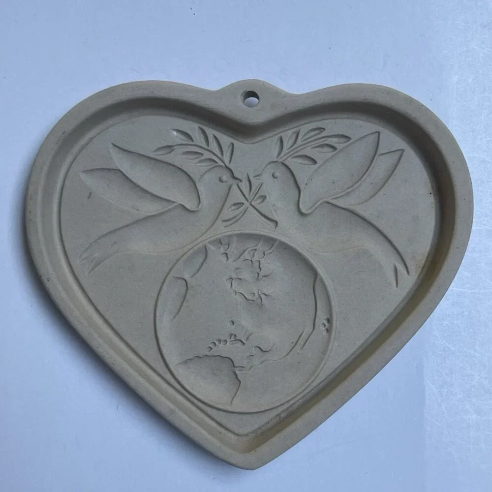 Pampered Chef Peace On Earth Heart 2002 Family Heritage Stoneware‎ Cookie Mold
